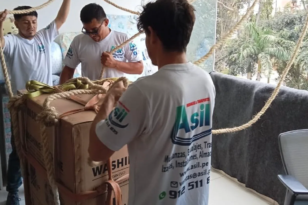Servicio de izaje de cargas en Peru Transportes ASIL Peru